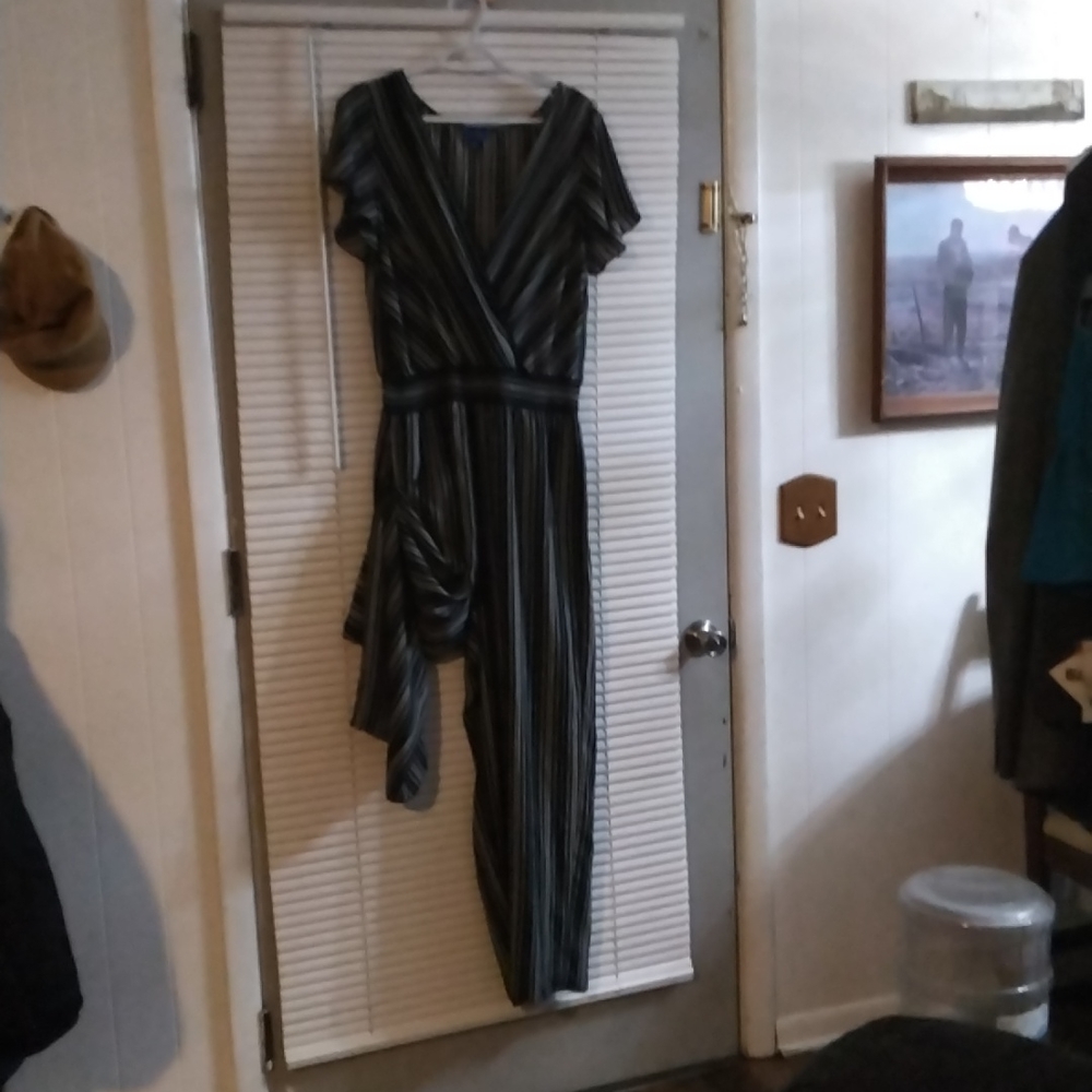 Apt9  size XL color black and white
